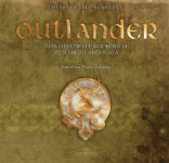 Grünes Cover des Outlander-Kochbuchs vom Verlag Zauberfeder
